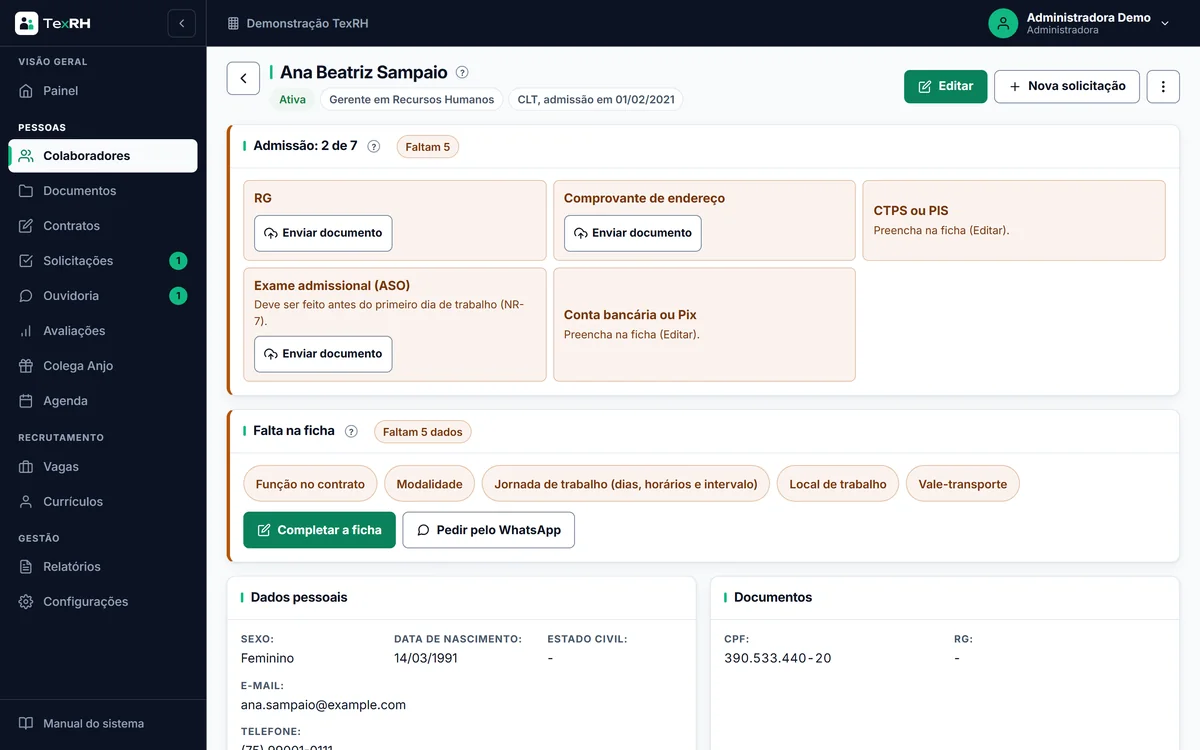 Ficha de uma colaboradora no TexRH com o checklist da admissão: 2 de 7 itens prontos e os pendentes listados, como RG, comprovante de endereço e exame admissional